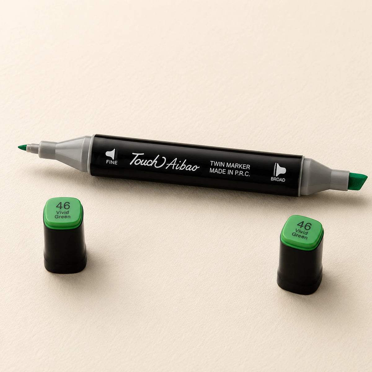 Single Touch Aibao twin marker in 46 Vivid Green, caps off, showing the broad chisel nib and the fine bullet nib